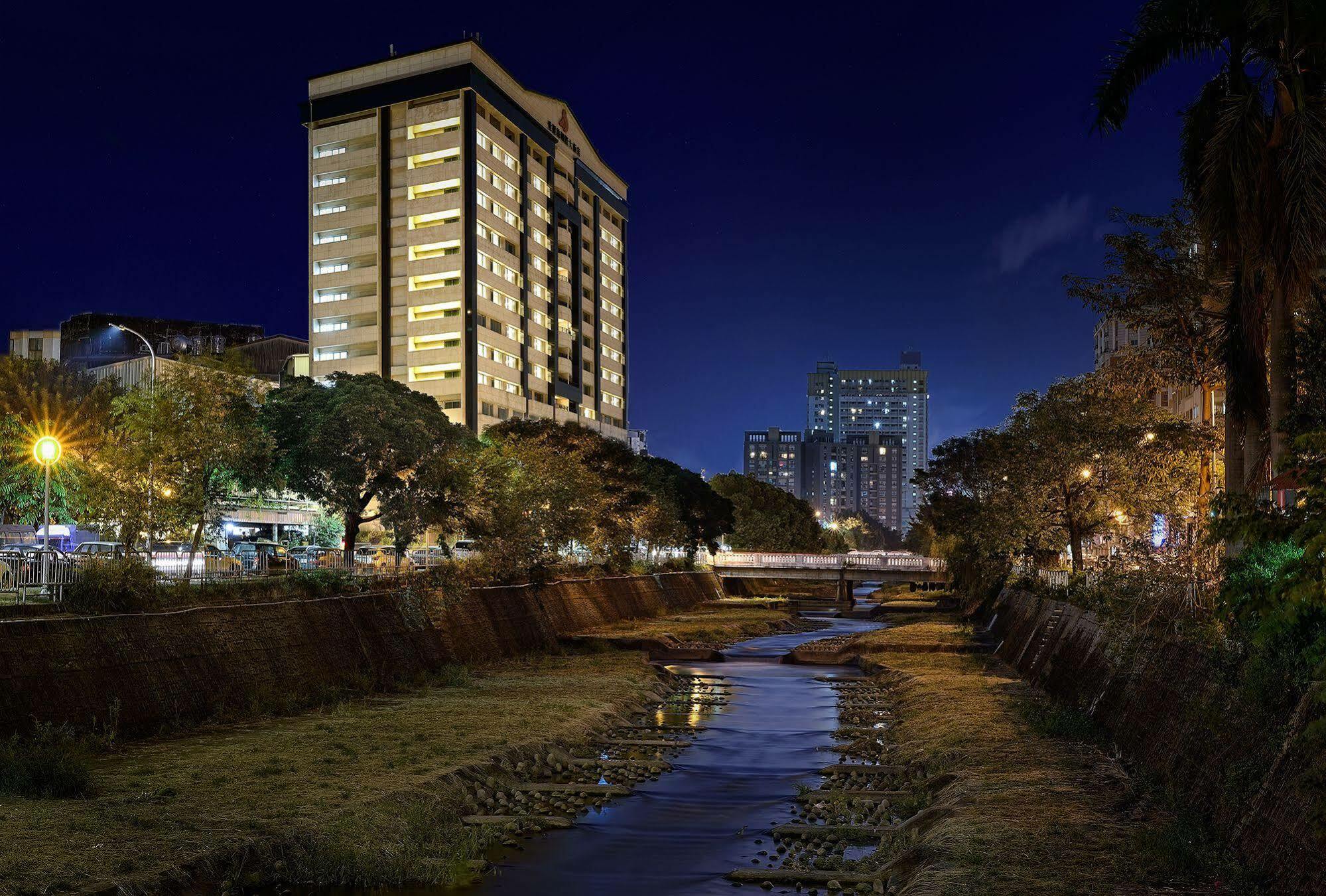Aeris International Hotel Taizhong Zewnętrze zdjęcie